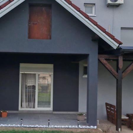 Apartmani Tea I Toni Gradiste エクステリア 写真