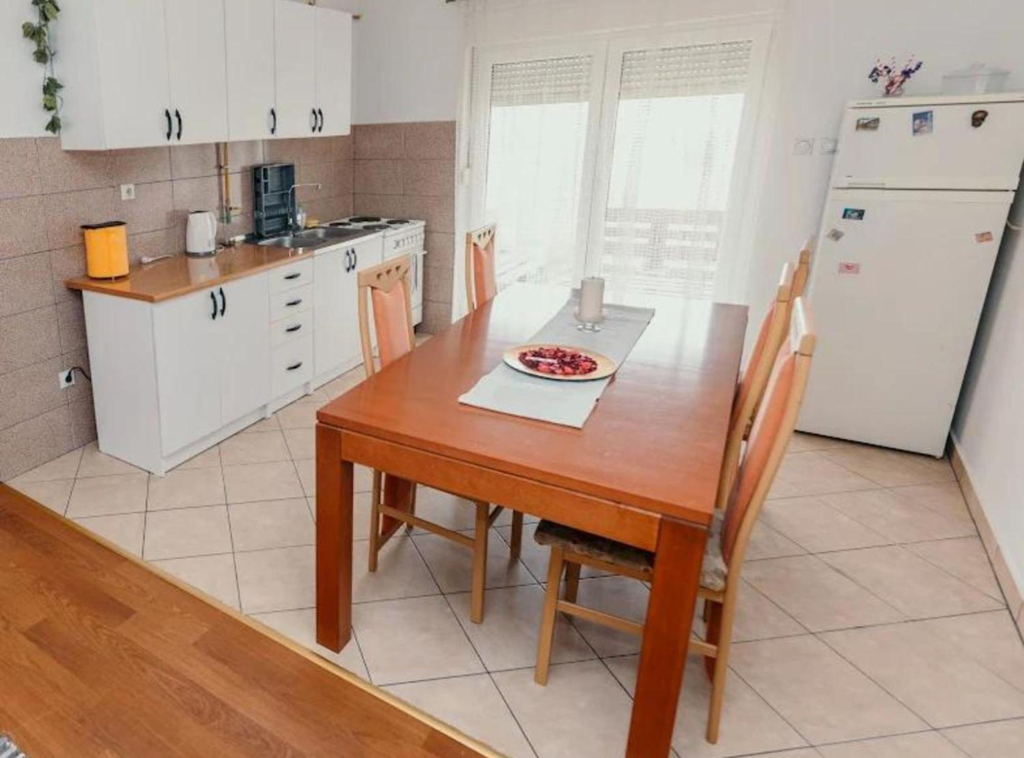 Apartmani Tea I Toni Gradiste エクステリア 写真