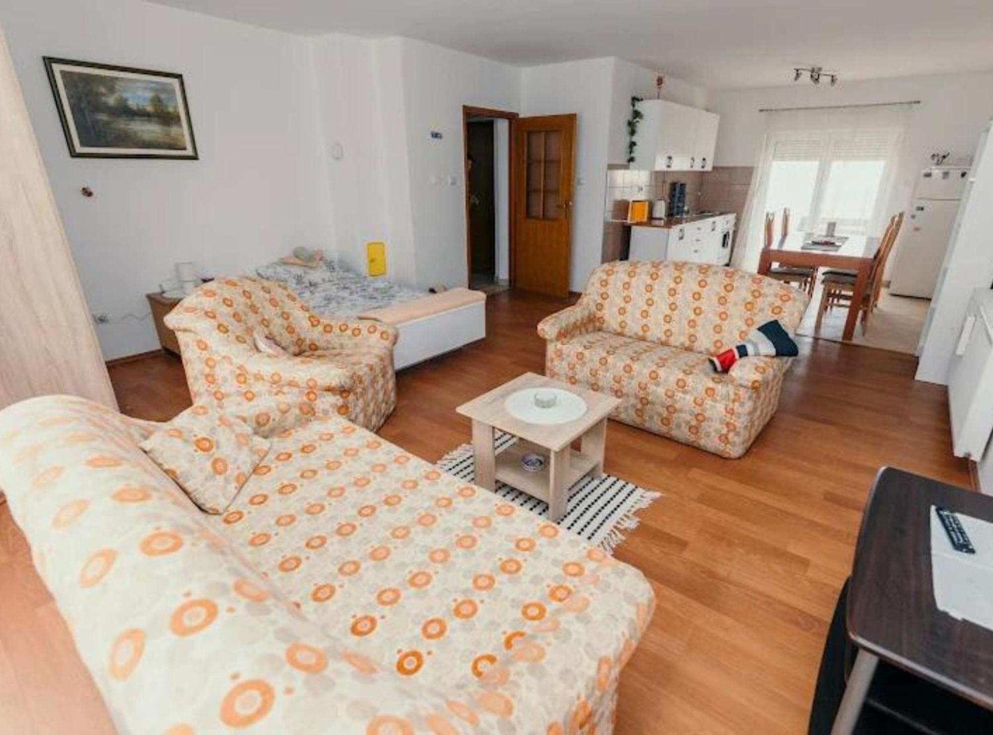 Apartmani Tea I Toni Gradiste エクステリア 写真
